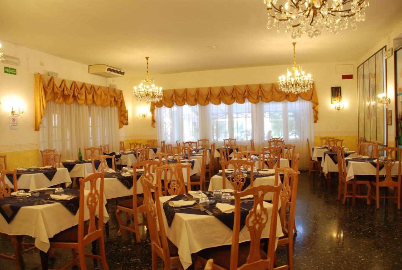 Hotel Ariston Riccione Esterno foto